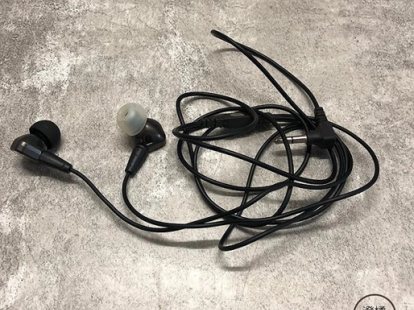 『澄橘』森海塞爾SENNHEISER IE80 旗艦系列入耳式耳機 黑《二手 無盒》A73386