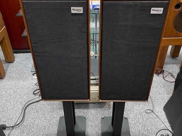 『澄橘』Rogers Studio 1 三音路 中型書架喇叭 木紋《二手交換買賣》A75712