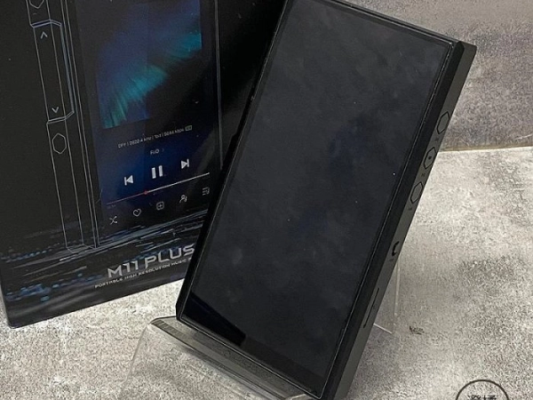 『澄橘』FiiO M11 Plus Android高階無損音樂播放器《二手交換買賣》A75998