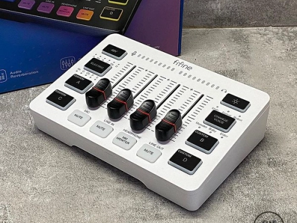 『澄橘』Fifne SC3 RGB 音訊混音器USB直播聲卡 白《3C租借 歡迎折抵》A76477
