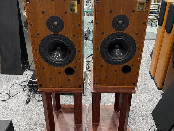 『澄橘』Harbetch HL5 中型書架喇叭 一對 木紋《二手交換買賣》A84399